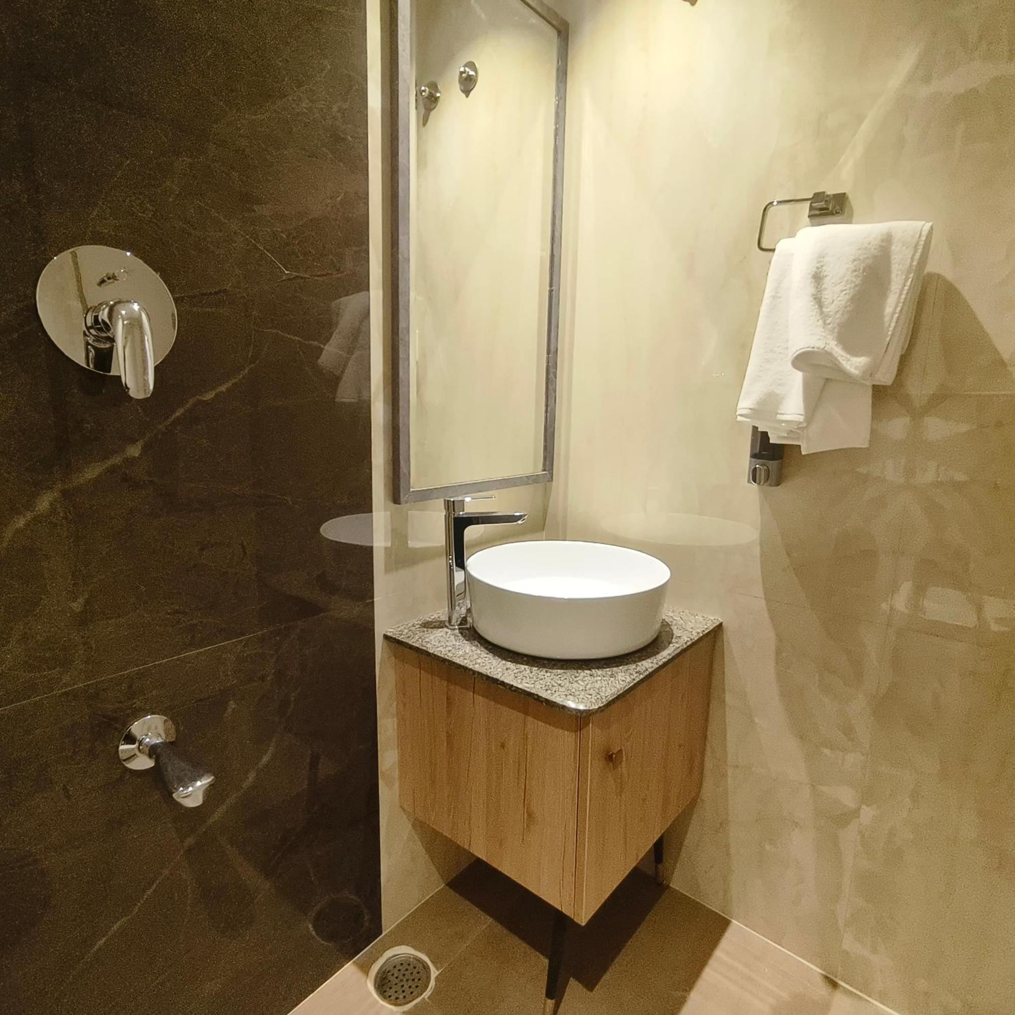 Olive Hotel Le Opera By Embassy Group Bangalore Ngoại thất bức ảnh